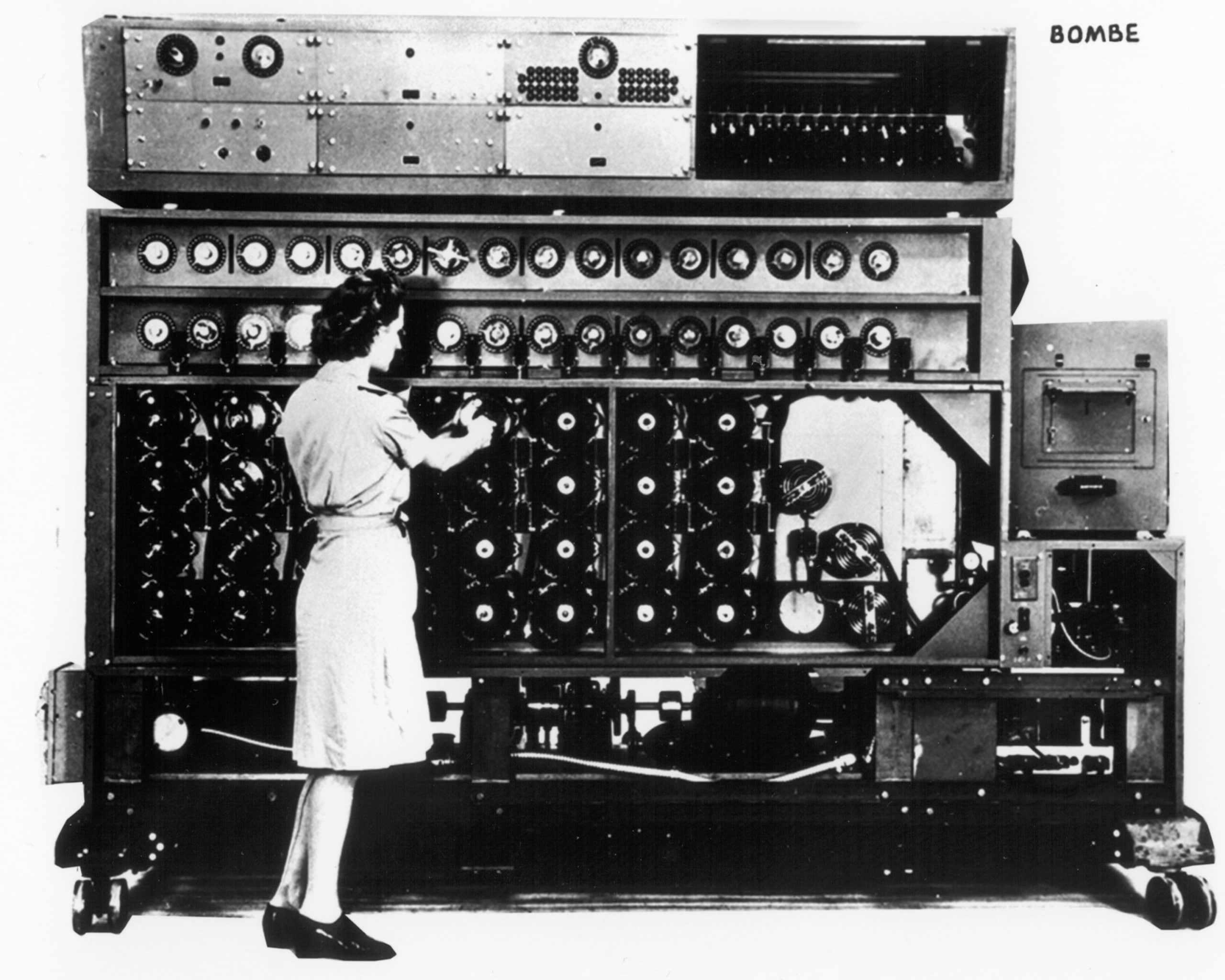 Оператор у американской дешифровальной машины Bombe